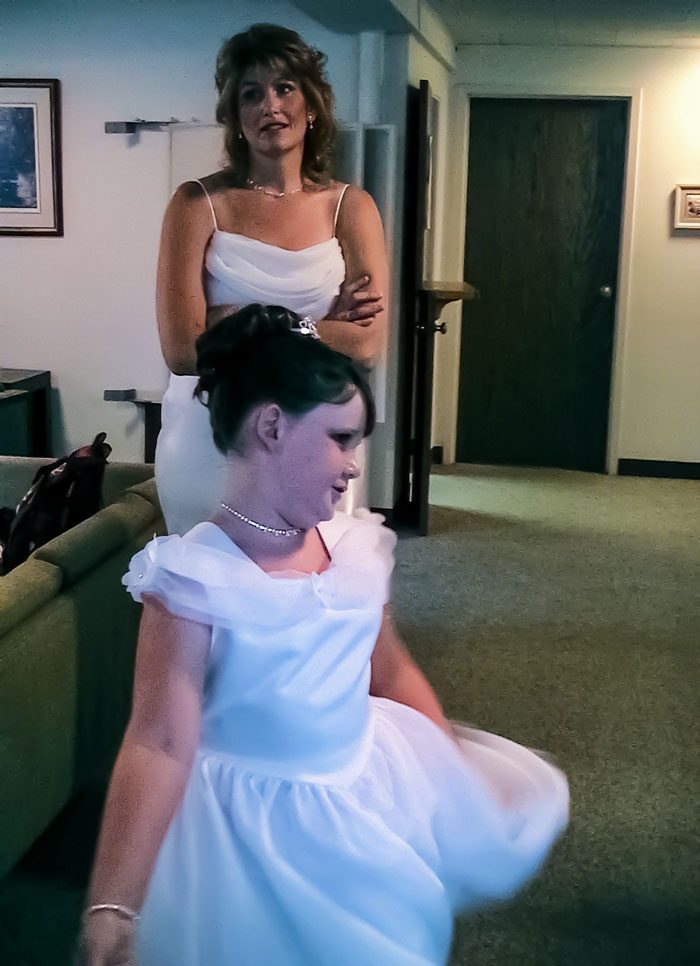 Columbus Mary and Anna at sister Mary's wedding