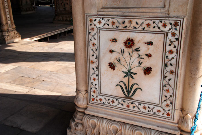 Flower inlays in marble